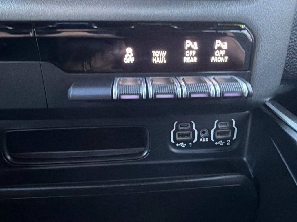 2020 RAM 1500 Big Horn/Lone Star Night Edition