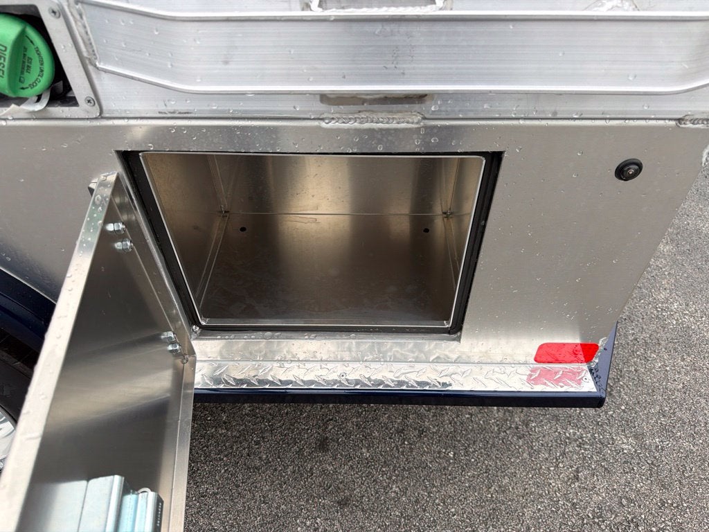 2027 Ford F-450SD Platinum ALUMINUM SKIRTED DELUXE FLATBED