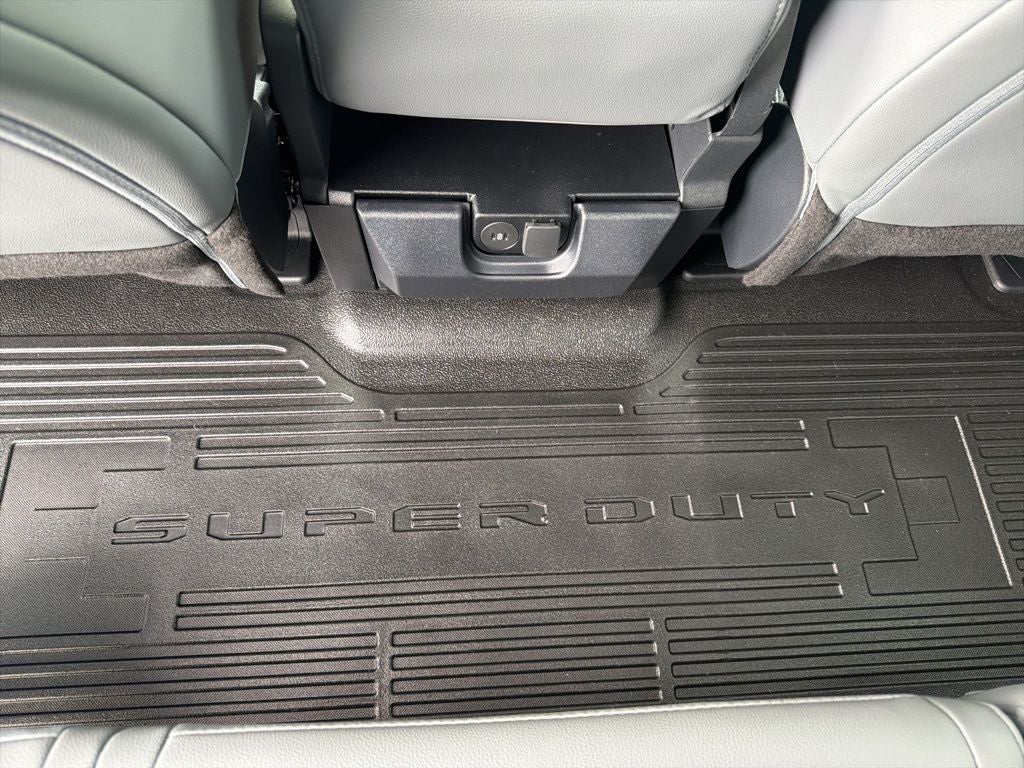 2026 Ford F-350SD CAB AND CHASIS DRW