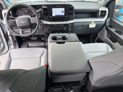 2026 Ford F-350SD CAB AND CHASIS DRW