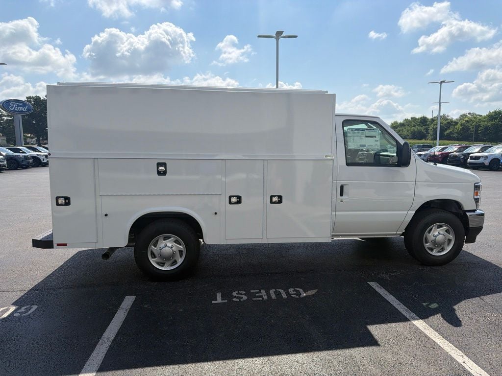 2027 Ford E-350SD Base Cutaway KNAPHEIDE KUV