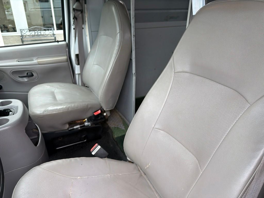 2000 Ford E-450SD Standard Service Body