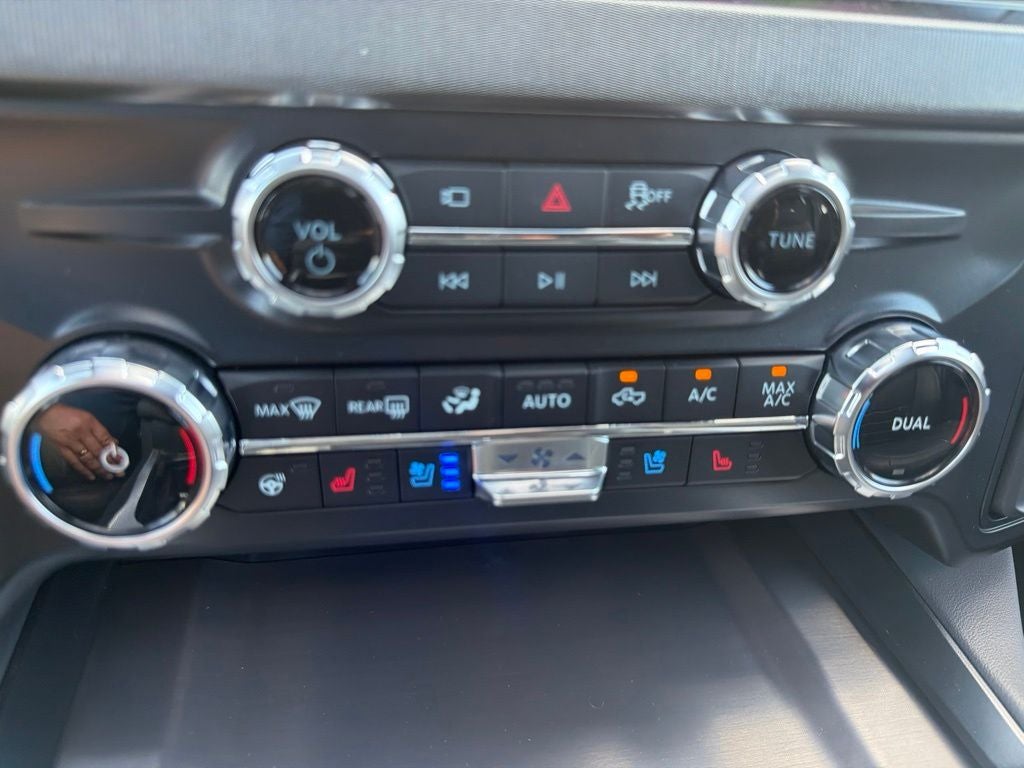 2027 Ford F-350SD Platinum
