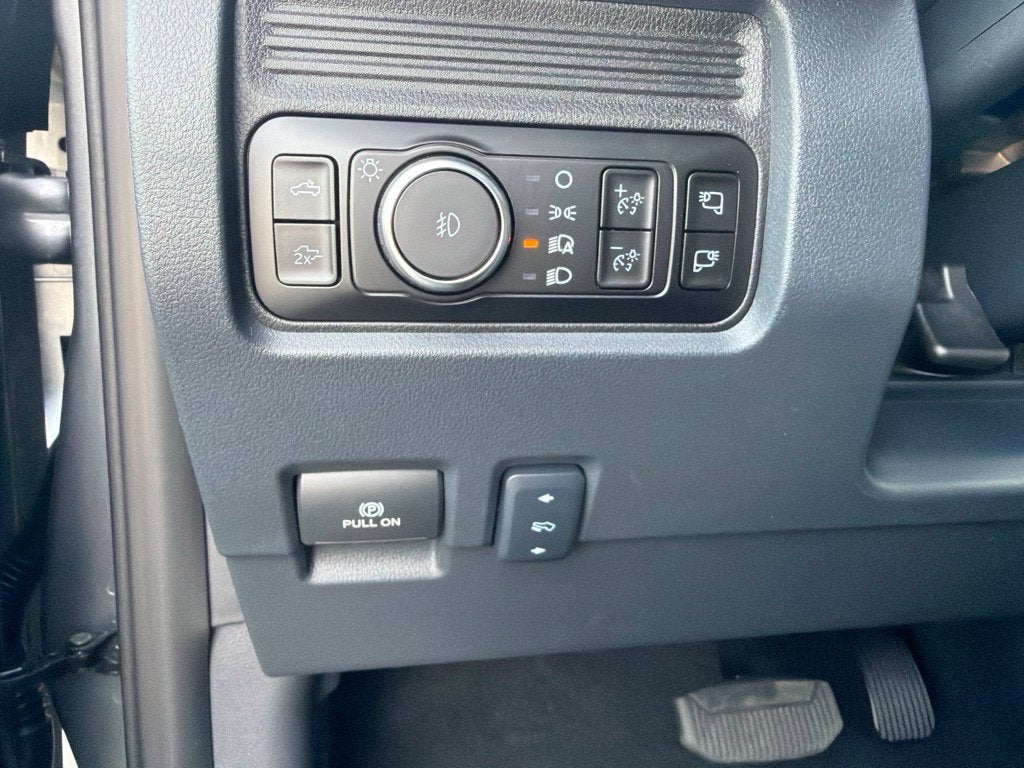 2027 Ford F-350SD Lariat DRW