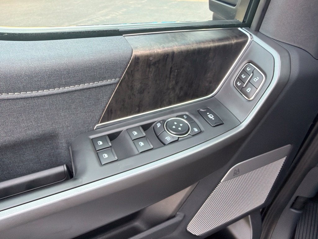 2027 Ford F-350SD Lariat DRW
