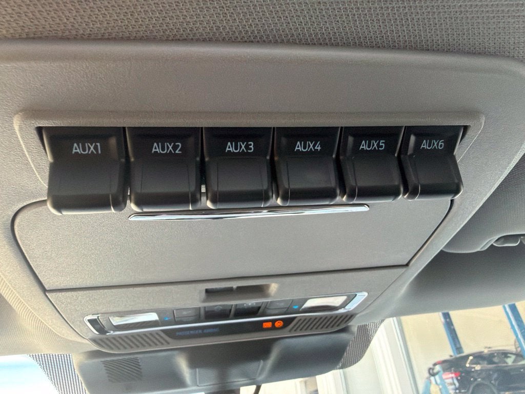 2027 Ford F-350SD Lariat DRW