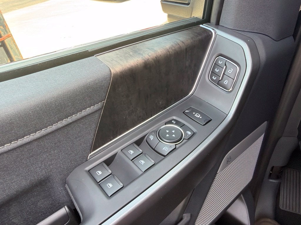 2027 Ford F-350SD Lariat DRW