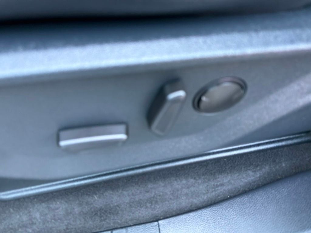 2025 Ford F-150 Lariat Hybrid